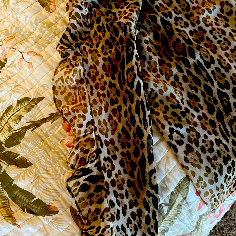 Calvin Klein V neck blouse leopard with ruffled arms